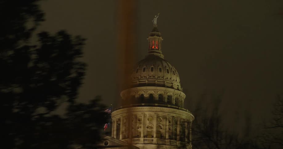 The texas state capitol building in the state of texas at night