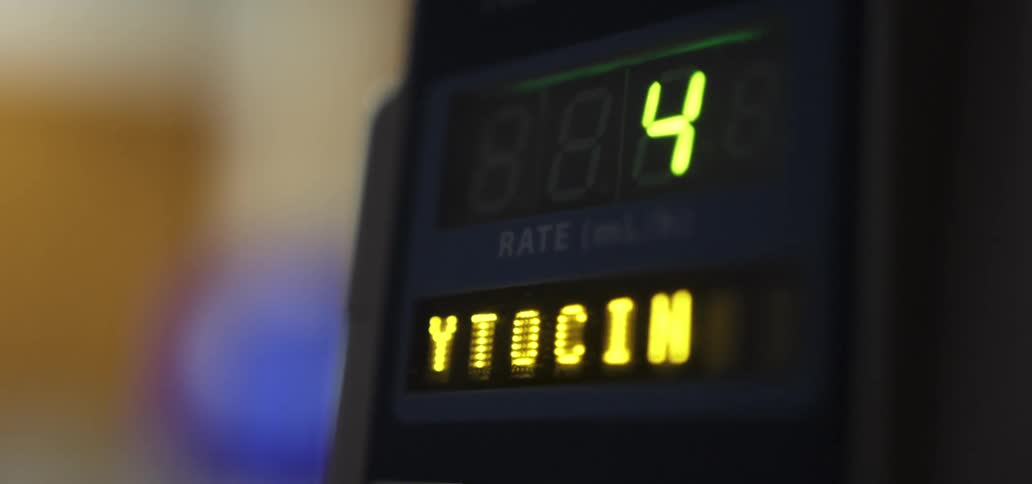 A medical device flashes information about a drug dosage