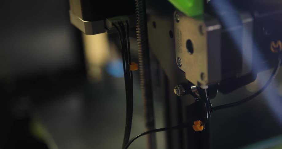 A 3d printer printing