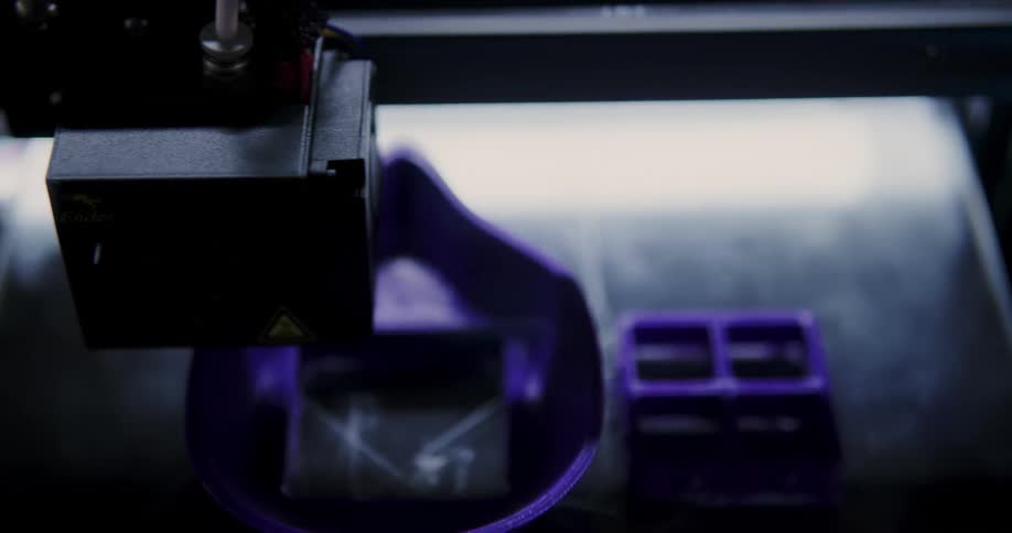 A 3d printer printing