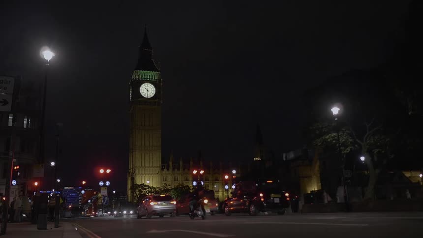 Traffic in front of Big Ben and The Palace of Westminster at night