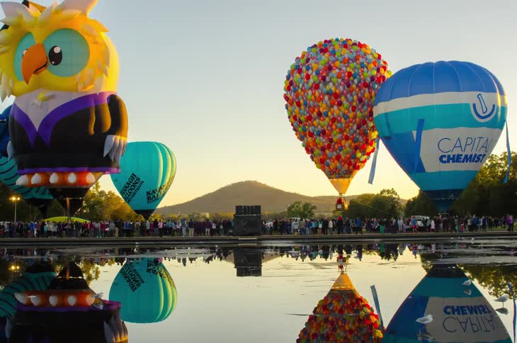 Time lapse of an event with many people and hot air balloons