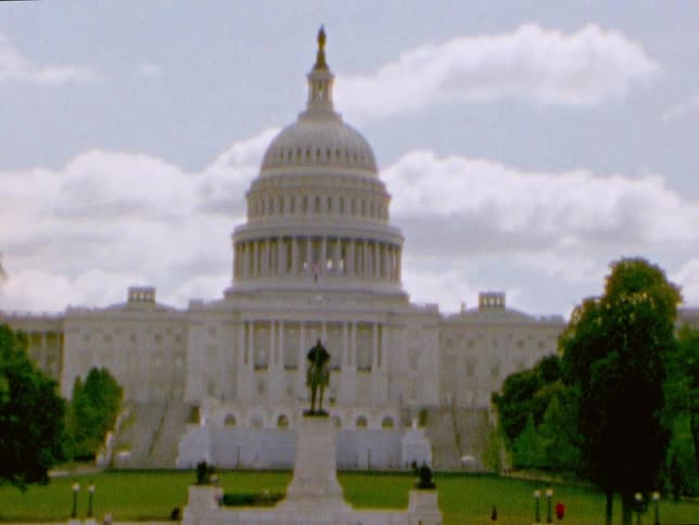 People walking past the white house