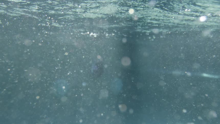 The bubbles rise under the pool water