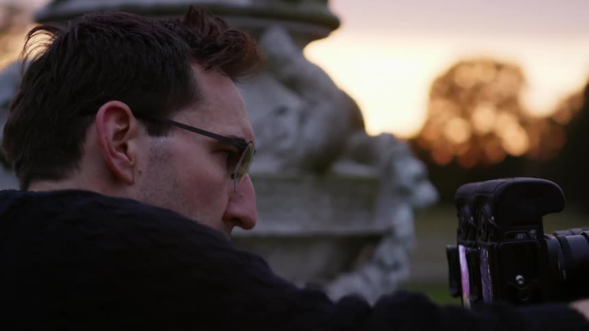 A photographer doing photograph