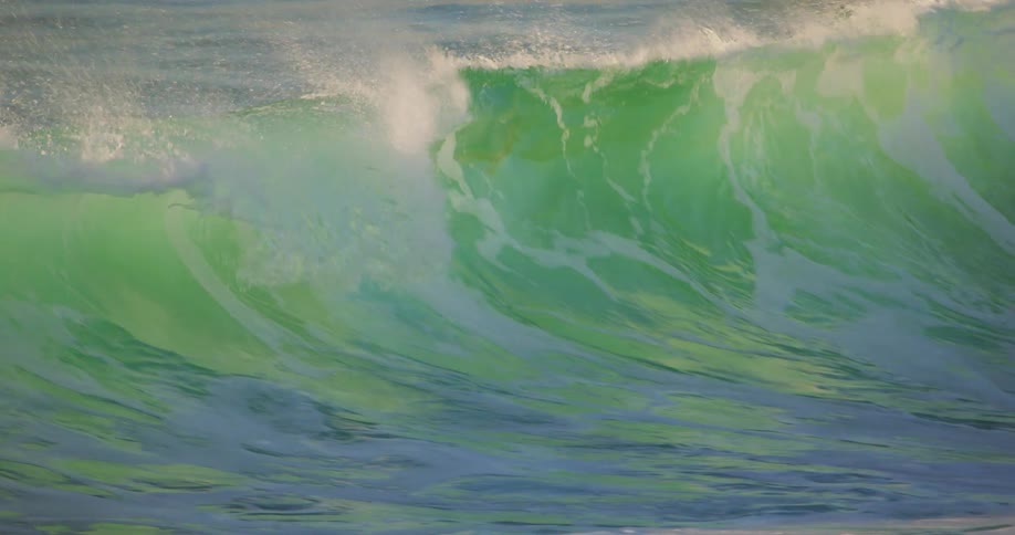 The large wave moves and crashes