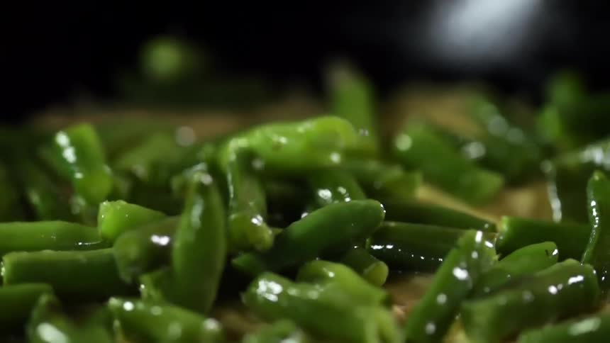 Cooked green beans falling down and bouncing
