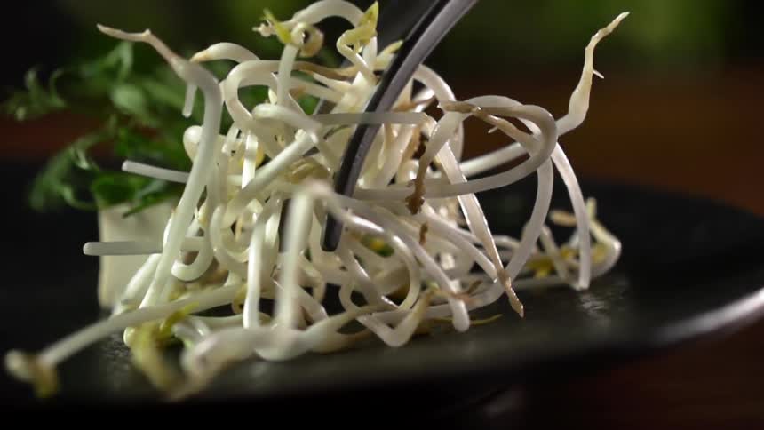 The bean sprouts are placed on the plate