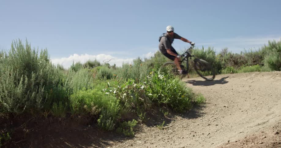 A man makes a sharp turn on the downhill trail