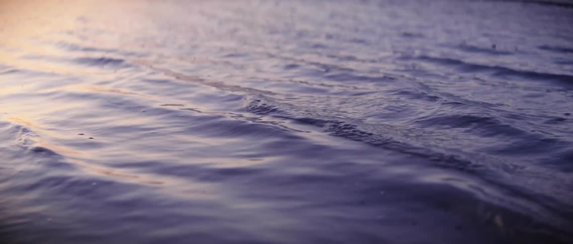 Rolling waves in the ocean water