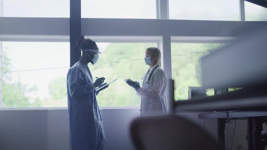 Two doctors are talking in a hospital