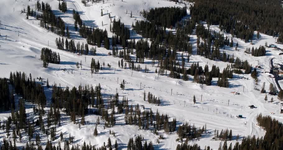 The slope runs through the mountain