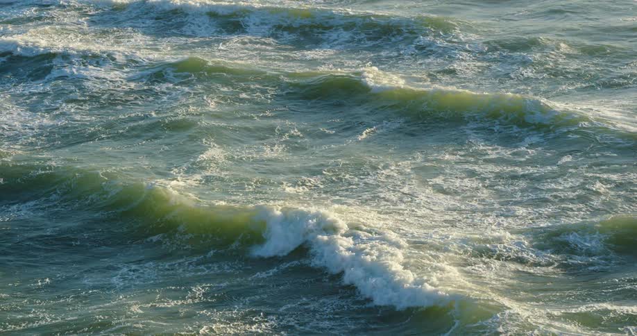 Waves flowing on an ocean in the daytime