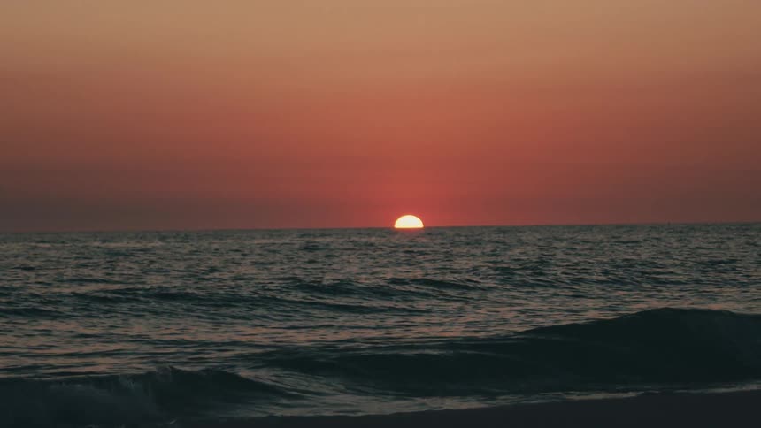 Appearance of the red sky in the evening before the sun goes down