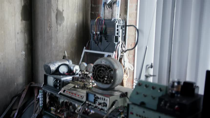 Computer equipment and technology indoors