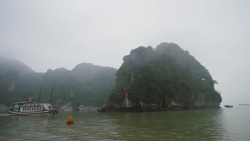 A boat on the waterway