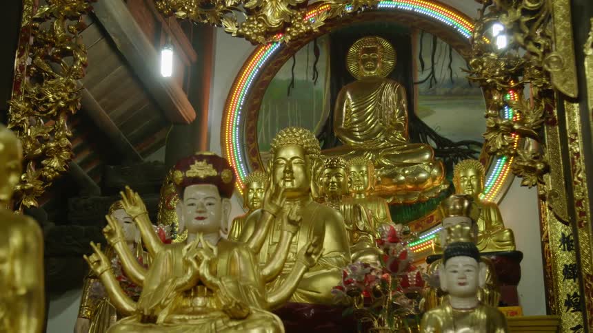 The room is full of golden statues