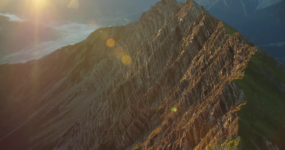 Cliffsand mountains close to the ocean