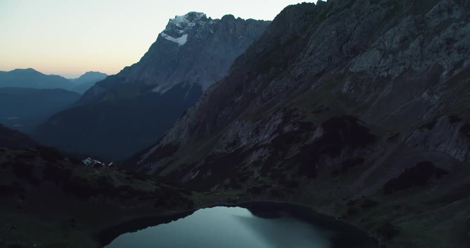 Mountain range with a lake and vegetation