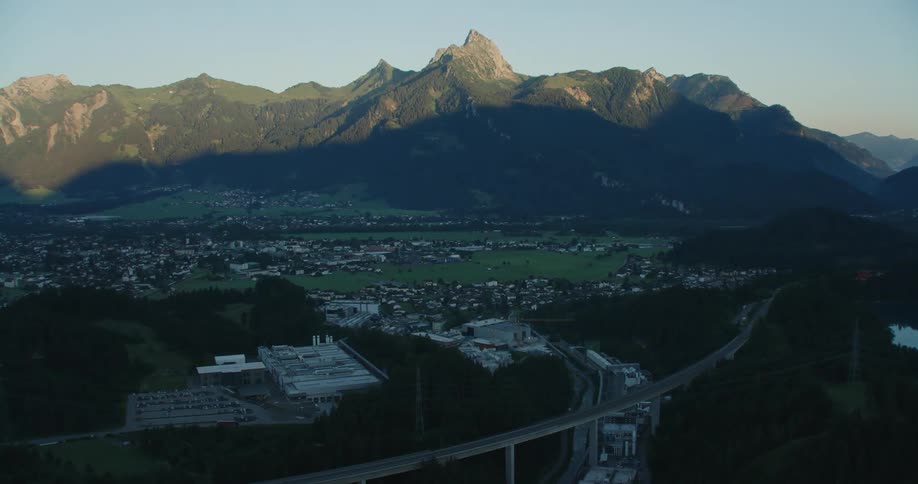 The town sits by a mountain range