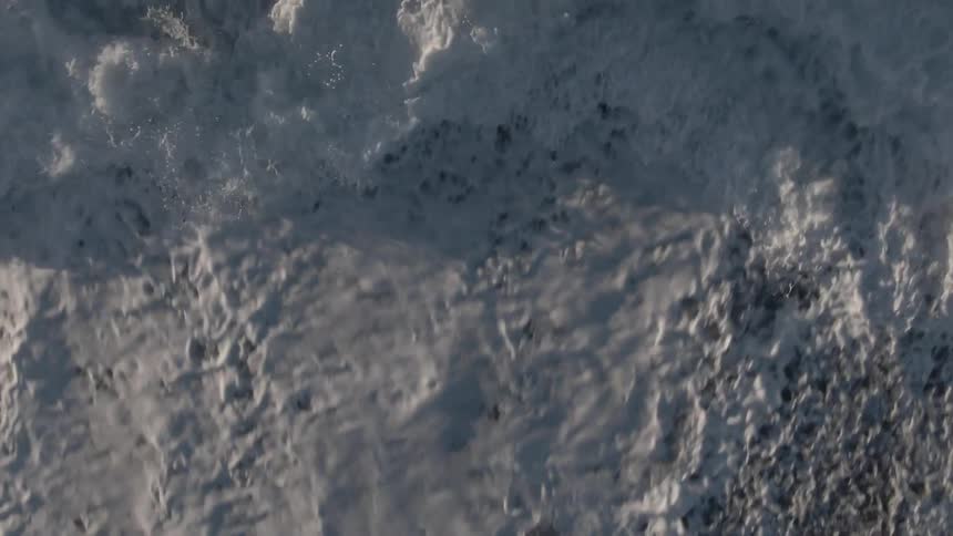 Water is moving fast in the ocean