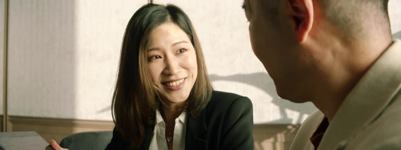 Two coworkers talk in the office