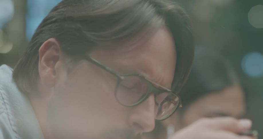 A man and woman talk as they eat in a restaurant