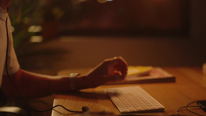 Man typing on the keyboard