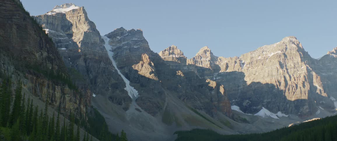 A wide view of the mountains