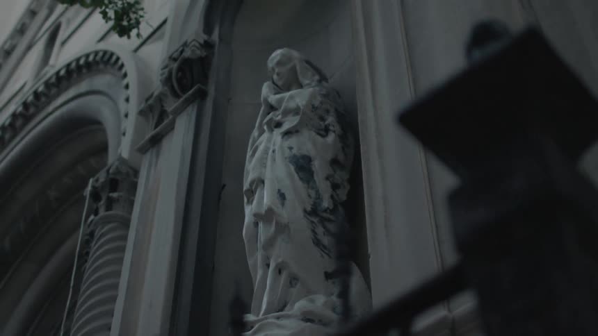 A statue of mary outside of a church