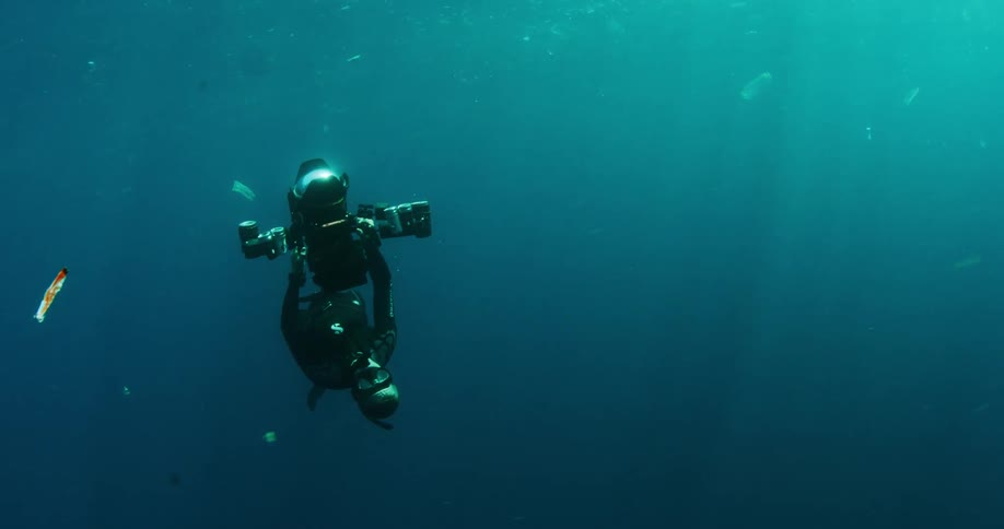 Human scuba diving underwater in an ocean