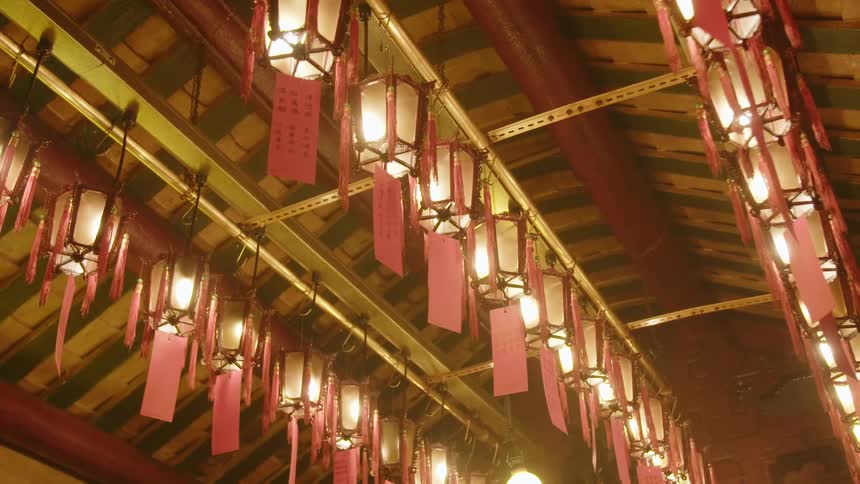 Decorative chinese lanterns lined up in rows across a ceiling