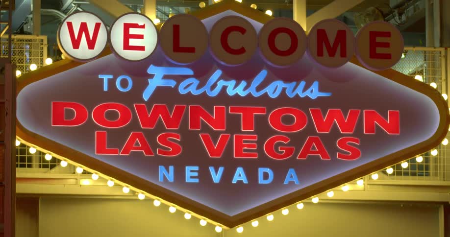 Downtown las vegas sign lights up