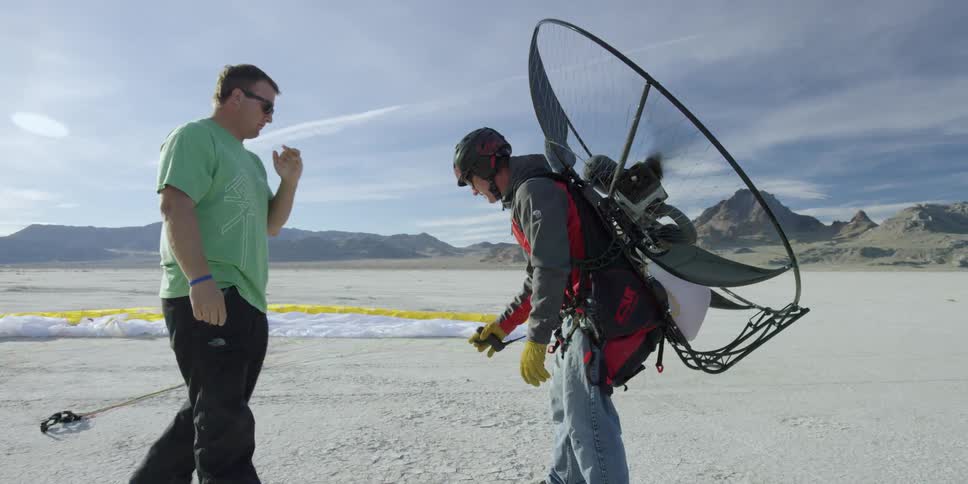Man starting another mans paramotor
