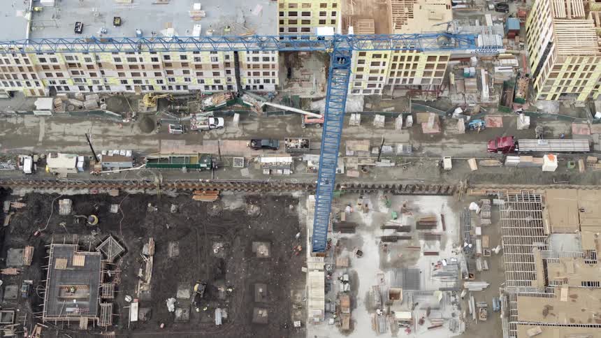 Birds eye view of ongoing construction on a new apartment building complex