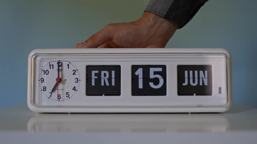 Analog Clock With Date