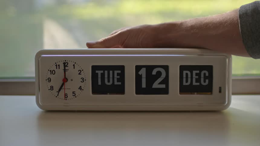 Analog Clock With Date