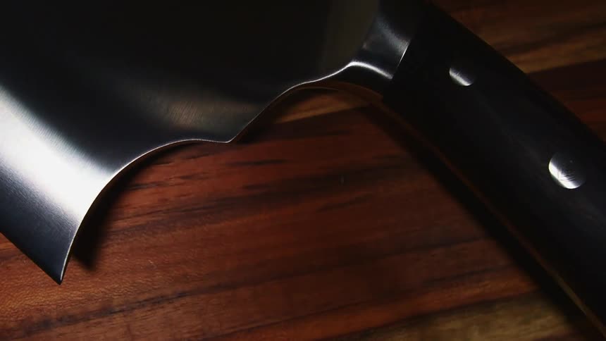 The light reflects off the knife