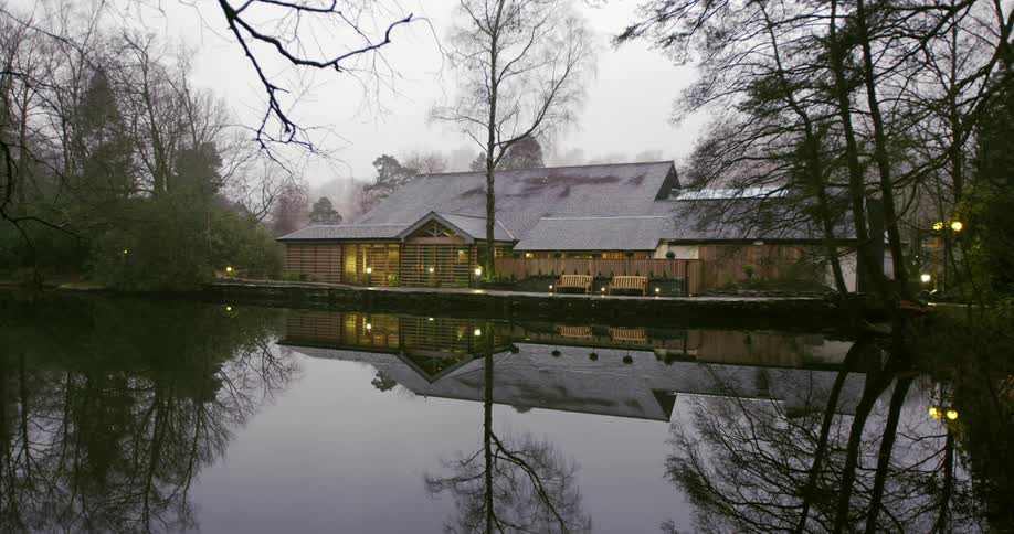 A resort sitting in front of the water