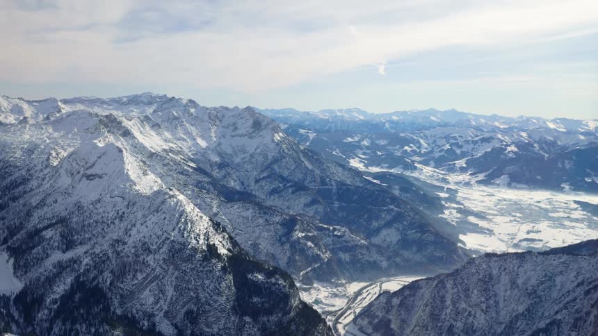 The snow covers the long mountain range