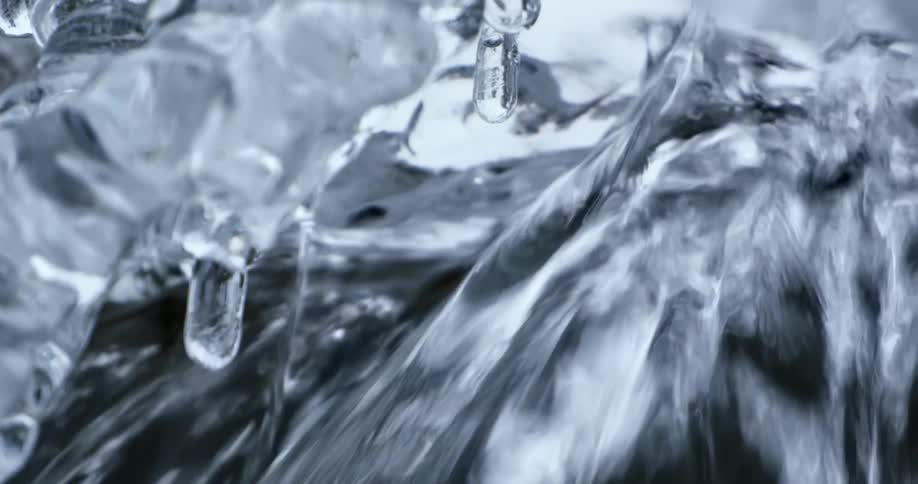 The water pours over the ice