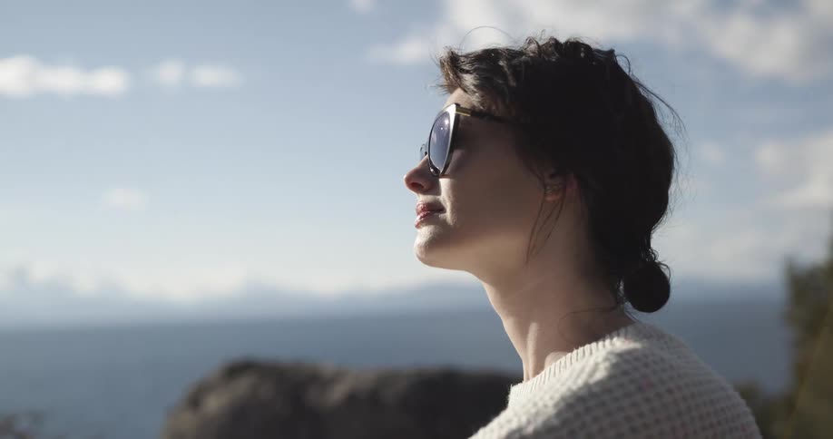 A woman is looking out over the ocean