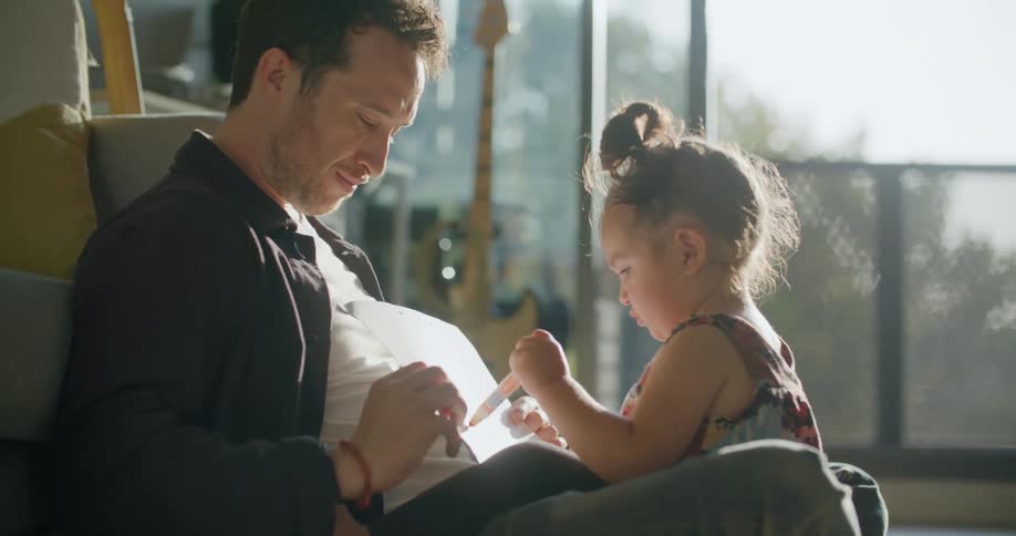 A father drawing with his daughter