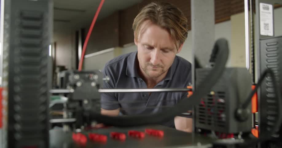A man is using a 3d printer