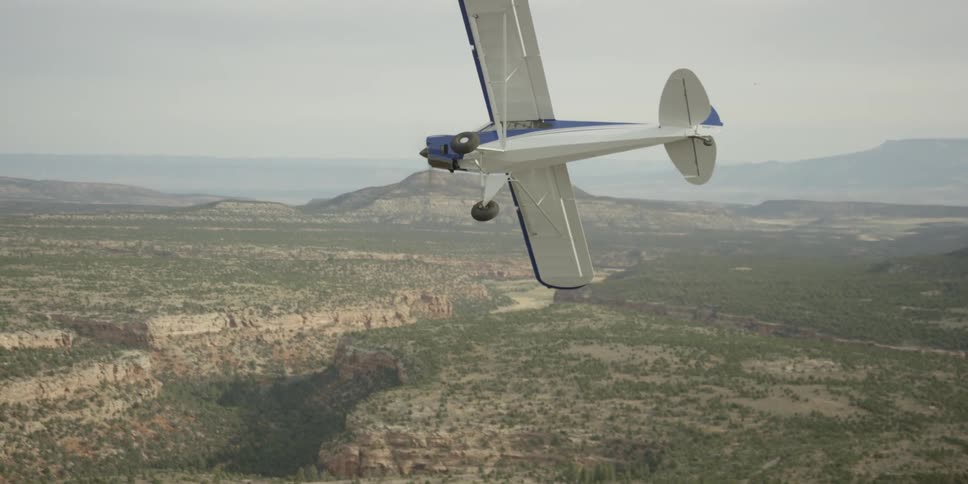 A plane does a turn in the air