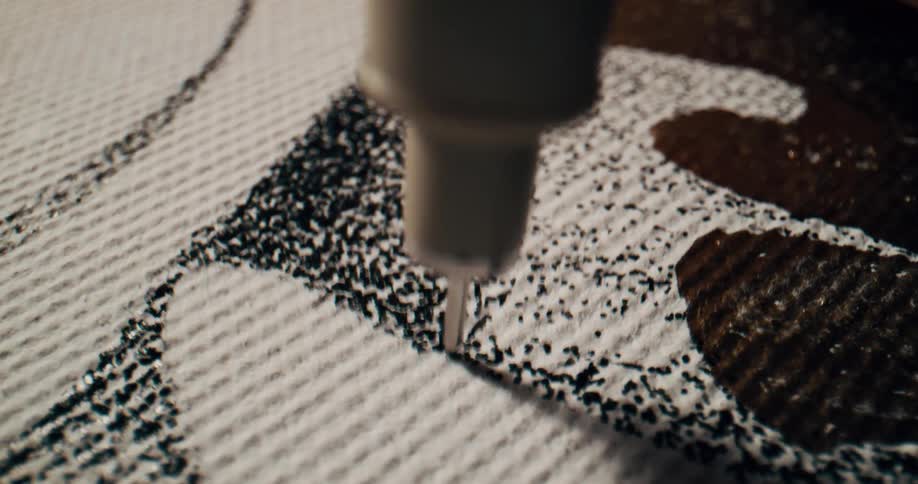 A pen puts paint on material