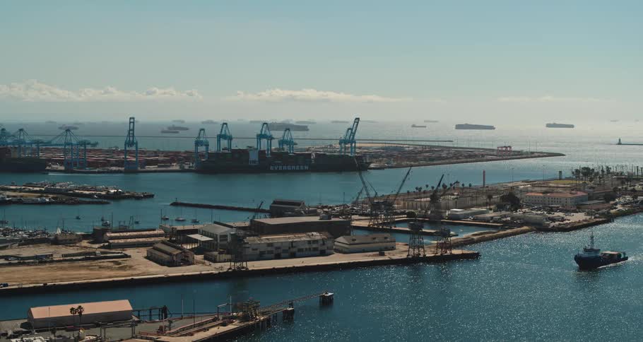 Boats and docks on a coastline in the daytime