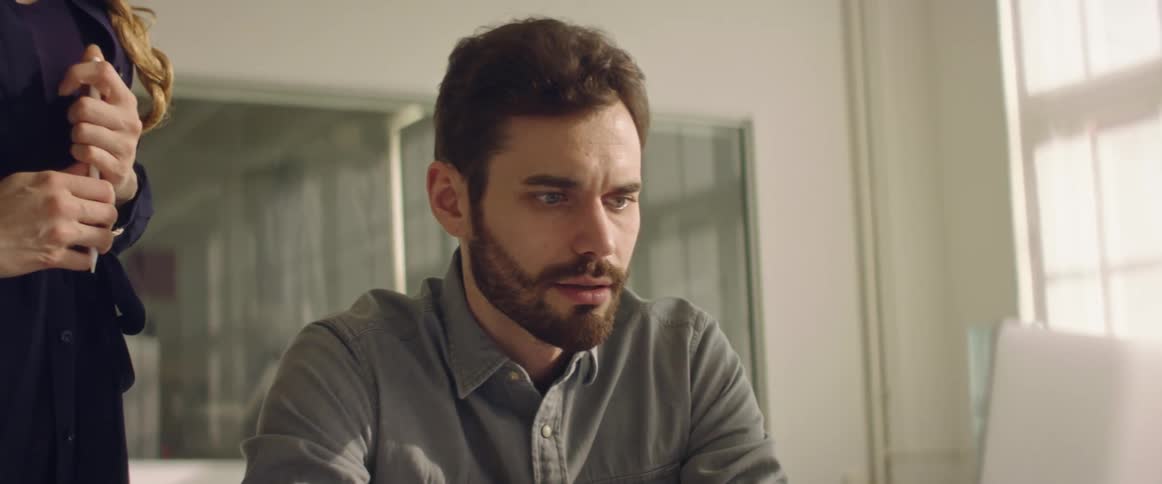 Two people are talking in the office