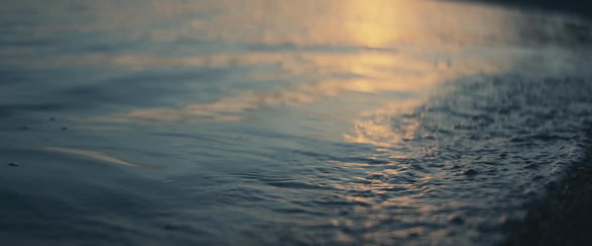 Sunlight is reflection on the ocean water