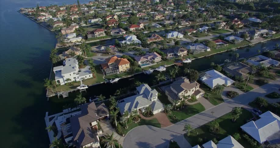 Aerial view of beautiful houses along a large body of water